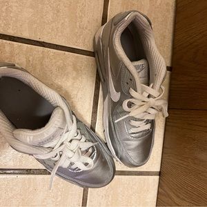 Metallic silver air max size 5 Kids
